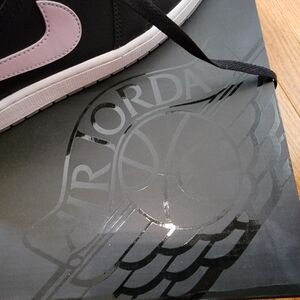Air Jordan 1 Low SE Black Iced Lilac